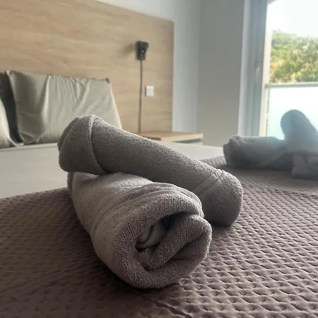 דירה Luxurious One-bedroom With Sea Views סיינט פול ביי