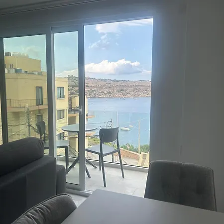 Luxurious One-bedroom With Sea Views *