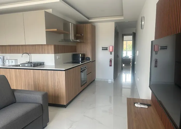 Lägenhet Luxurious One-bedroom With Sea Views *