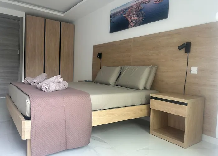 Lägenhet Luxurious One-bedroom With Sea Views St. Paul's Bay