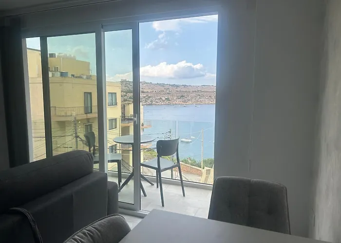 Luxurious One-bedroom With Sea Views *